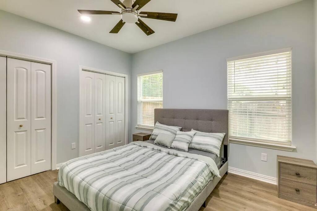 Vacation Home Lake Livingston! Onalaska Extérieur photo