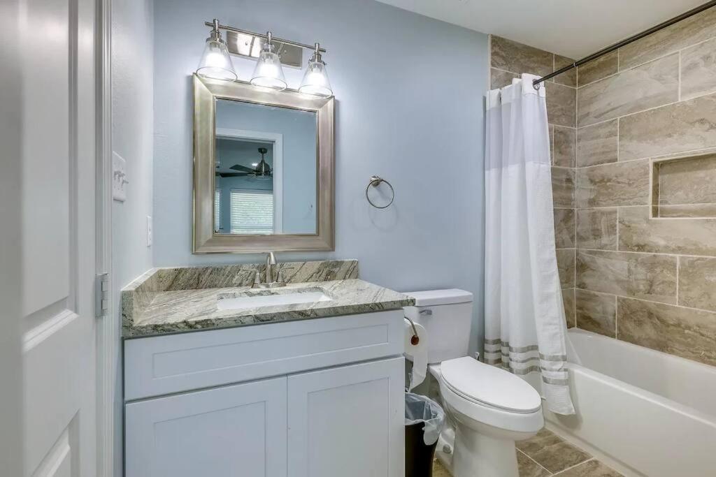 Vacation Home Lake Livingston! Onalaska Extérieur photo