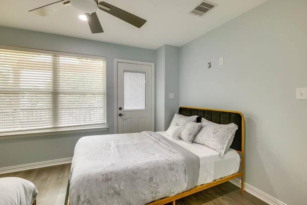 Vacation Home Lake Livingston! Onalaska Extérieur photo