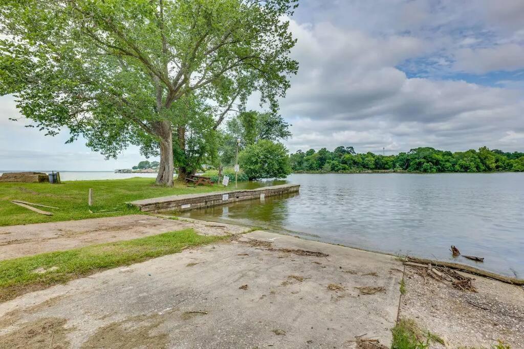 Vacation Home Lake Livingston! Onalaska Extérieur photo