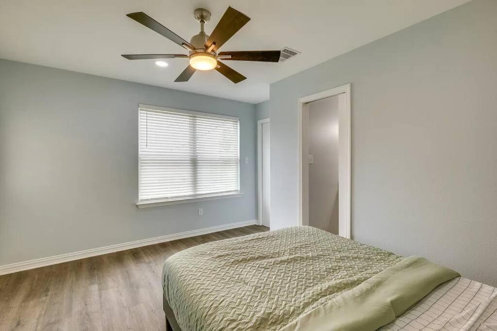 Vacation Home Lake Livingston! Onalaska Extérieur photo