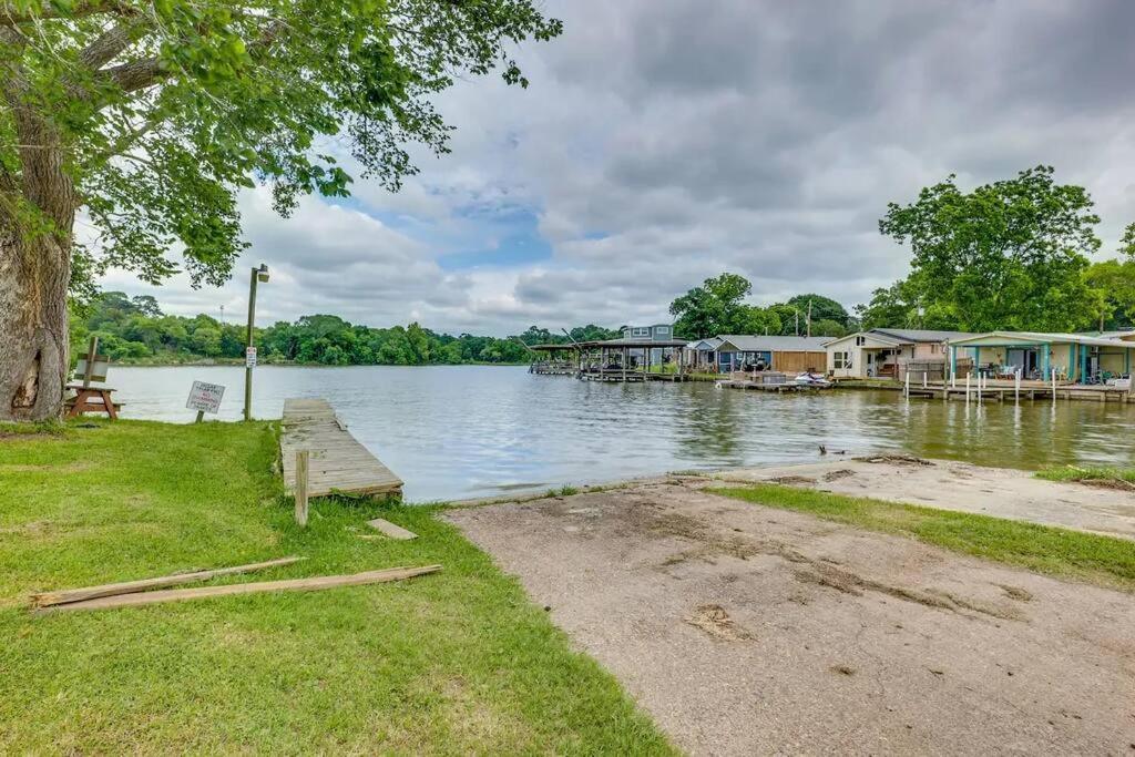 Vacation Home Lake Livingston! Onalaska Extérieur photo