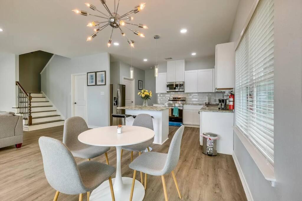 Vacation Home Lake Livingston! Onalaska Extérieur photo