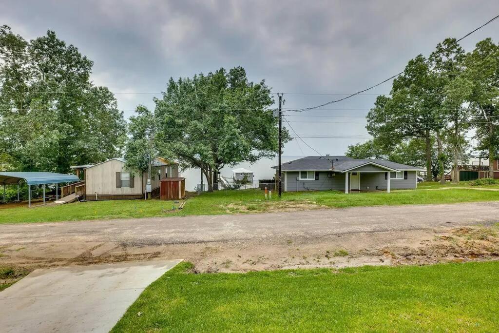 Vacation Home Lake Livingston! Onalaska Extérieur photo