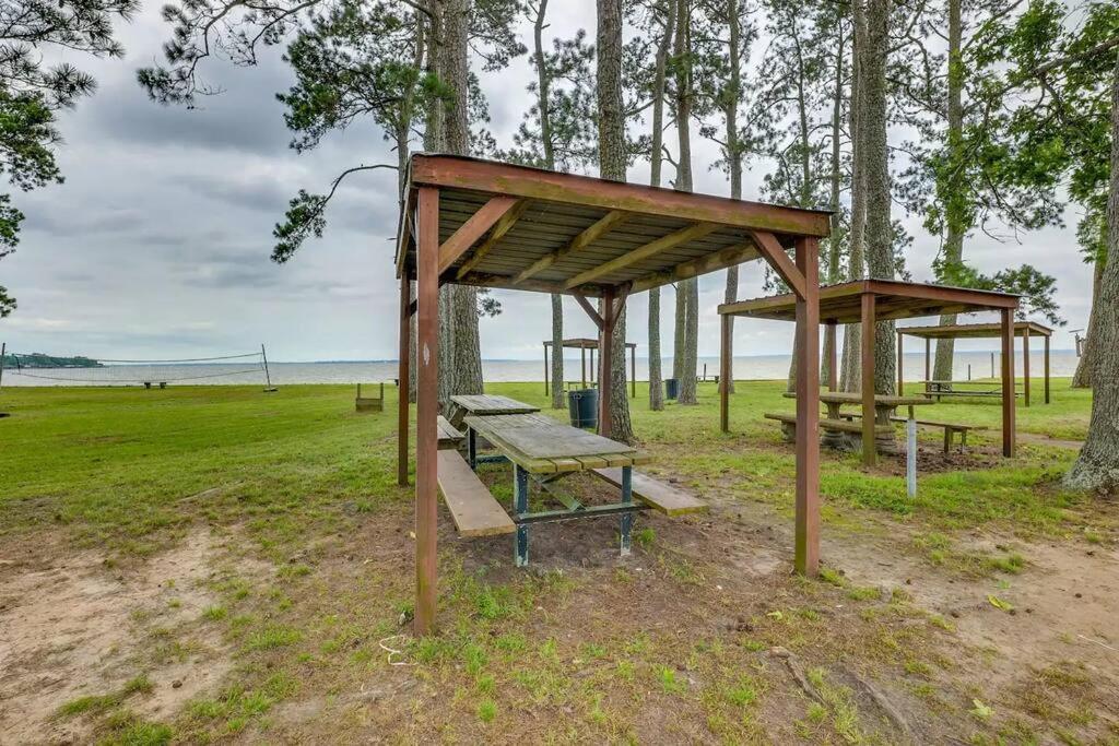 Vacation Home Lake Livingston! Onalaska Extérieur photo